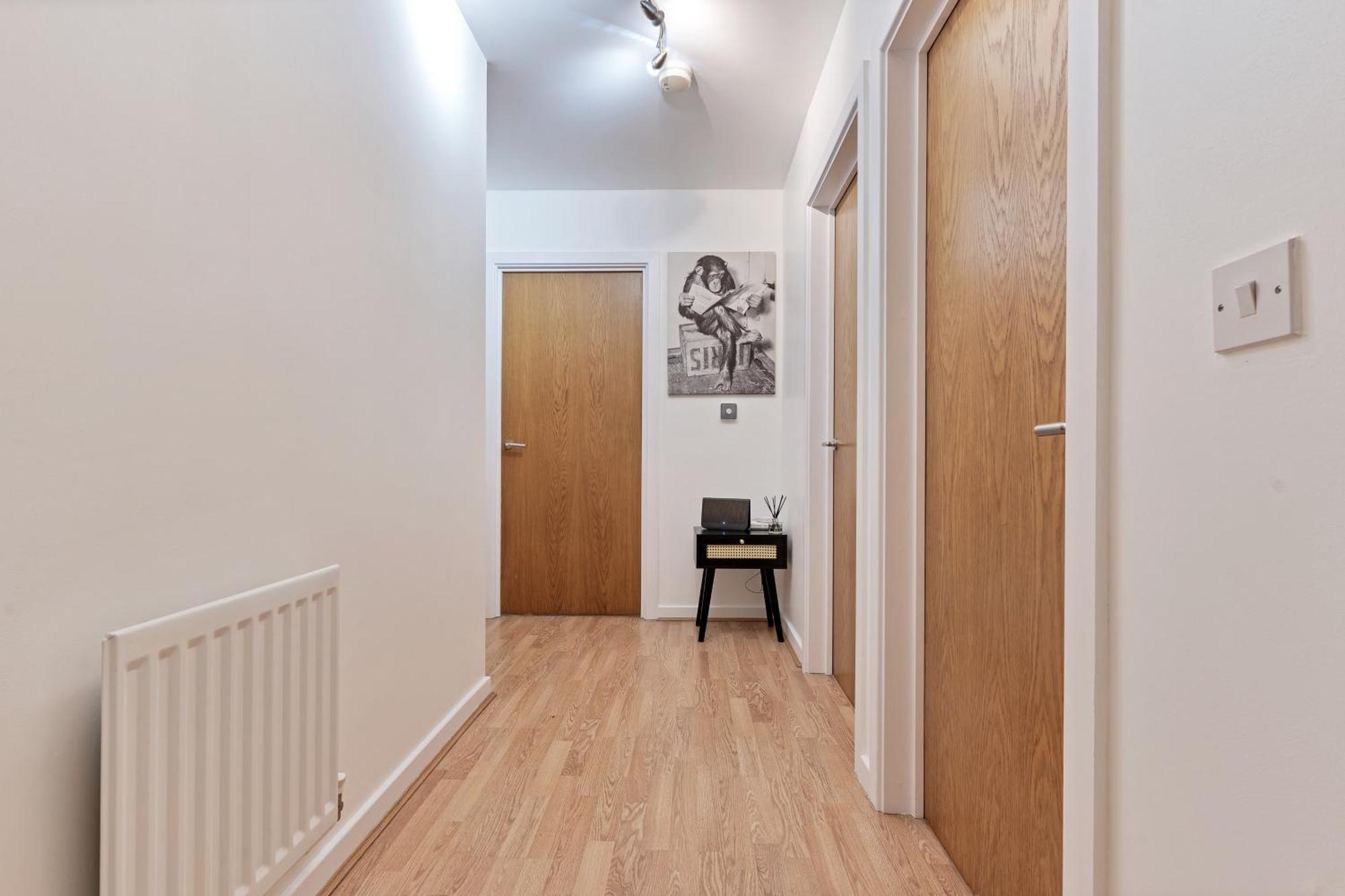 Stylish City Centre Apartment With Free Parking, Fast W-Fi, Smart Tv And Balcony By Yoko Property Chelmsford Exterior photo